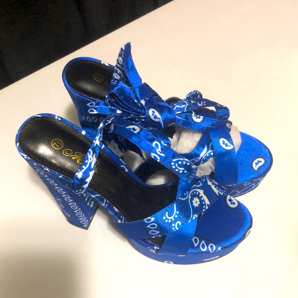 Blue bandanna heels ,size 7 1/2
